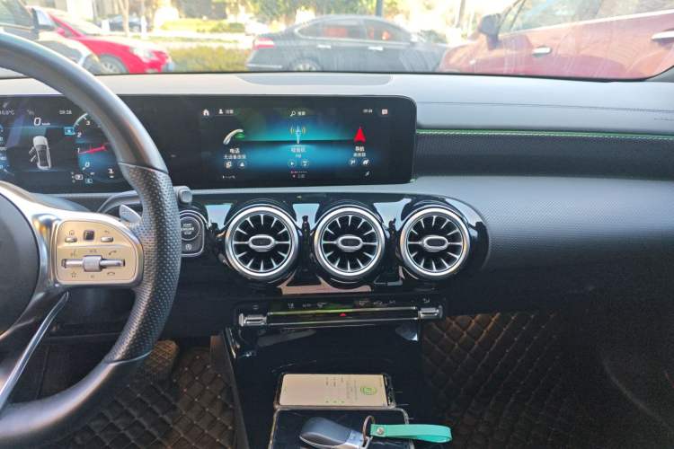 Used Mercedes-Benz A-Class 2020 Restyled A 200 L Sport Sedan Fashion Version
