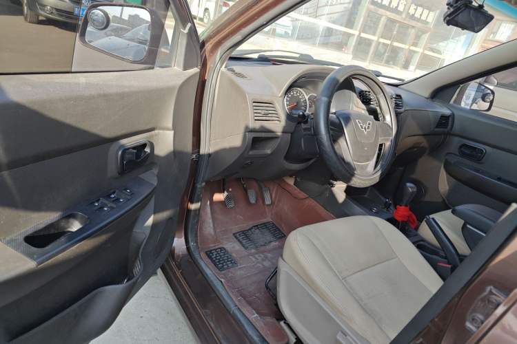 Used Wuling Hongguang 2015 1.5L S Basic Version China V Standard
