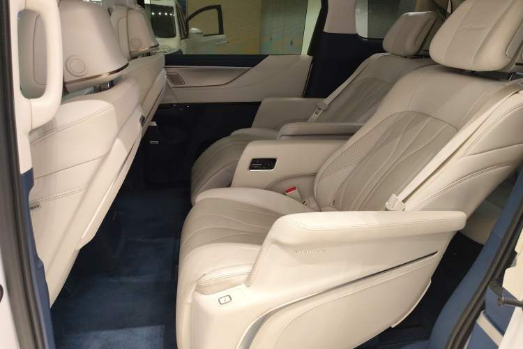 Used Buick GL8 New Energy 2024 Lu Zun Luxury Edition 6-Seater
