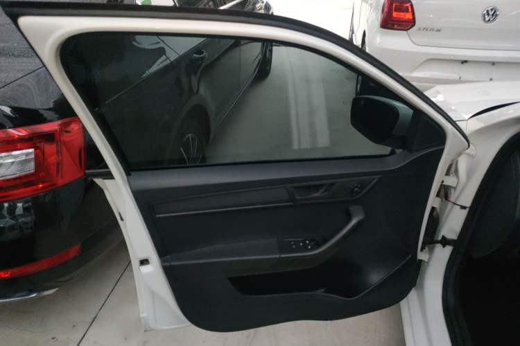 Used Skoda Fabia 2017 1.4L Automatic Car Enjoy Edition
