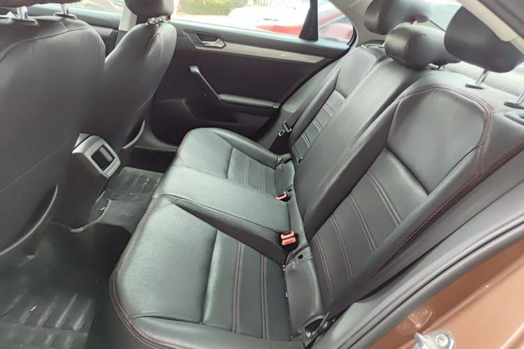 Used Volkswagen Lamando 2015 230TSI DSG Fashion Edition
