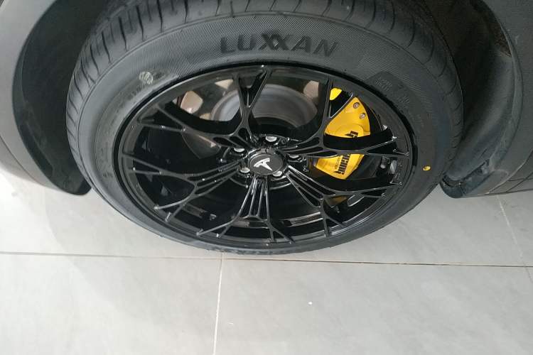 Used Tesla Model Y 2021 Long-Range All-Wheel-Drive Version 3D7
