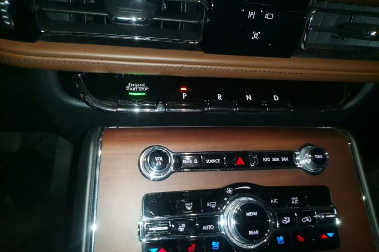 Used Lincoln Aviator 2021 3.0T V6 All-Wheel-Drive Executive Edition
