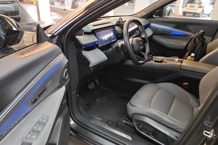 Used Lynk & Co 08 EM-P 2023 245km Ultra-Long Range Halo
