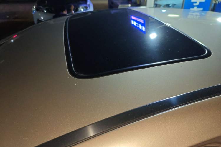 Used Roewe 550 2012 550 1.8T Automatic Full-Gold Limited Edition
