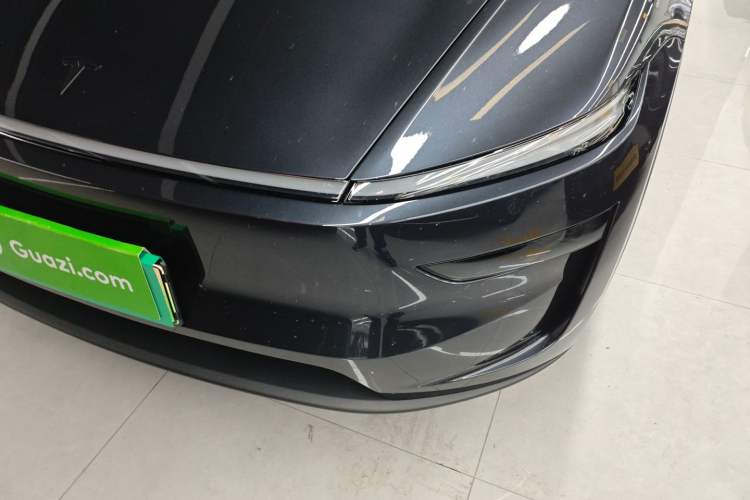 Used Tesla Model Y L 2025 Long-Range All-Wheel-Drive Version