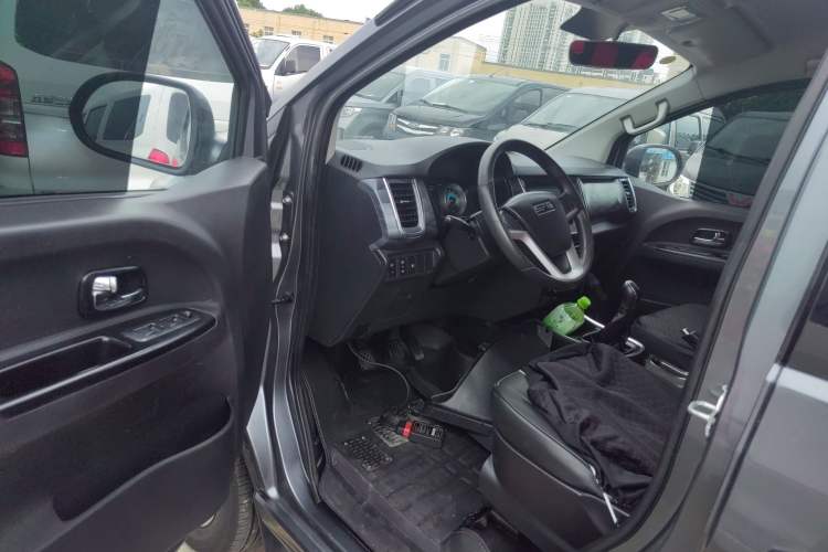 Used Jinbei Gold Hiace 2021 1.5L Passenger Van Travel Lion 6-Seater
