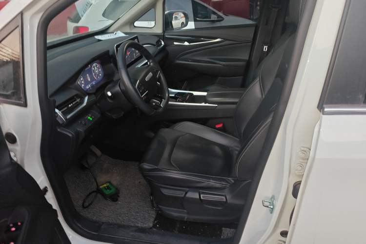 Used SAIC MAXUS EUNIQ 5 2022 Elite Edition Six-Seater
