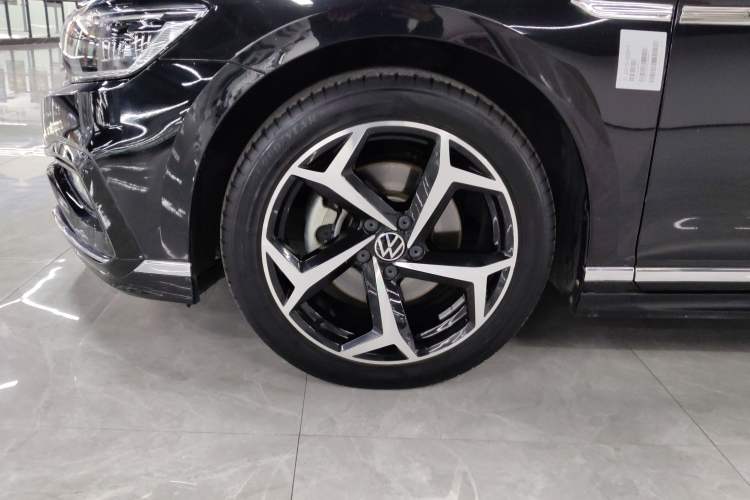 Used Volkswagen Magotan 2023 2 Million Units Limited Edition 330TSI DSG Leading Version
