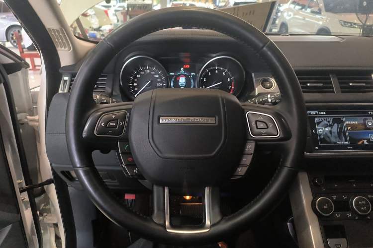 Used Land Rover Range Rover Evoque 2016 2.0T SE Smart Glow Edition
