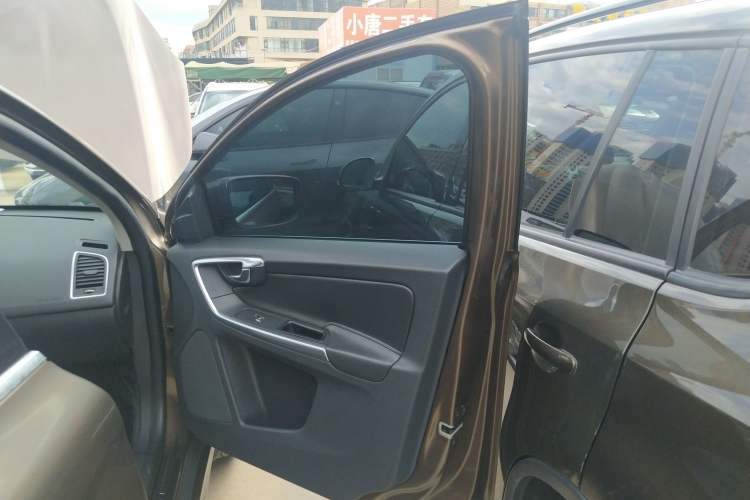 Used Volvo XC60 2017 T5 AWD Smart Upgrade Model
