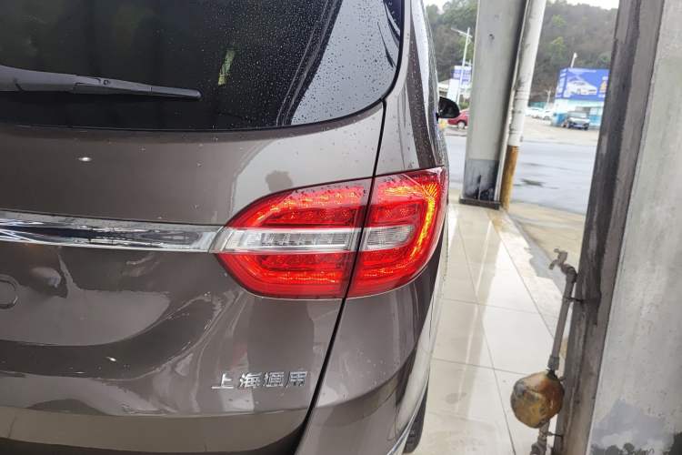 Used Buick GL8 2015 2.4L Luxury Business Premium Edition
