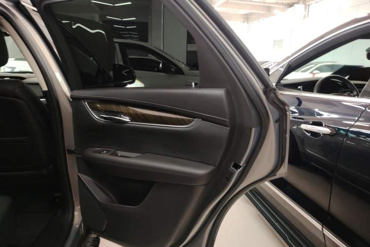 Used Cadillac XT5 2018 25T Luxury Model
