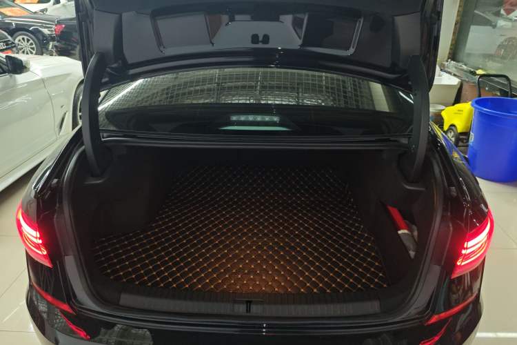 Used Volkswagen Passat 2025 Outstanding Model 380TSI Dragon Glory Edition
