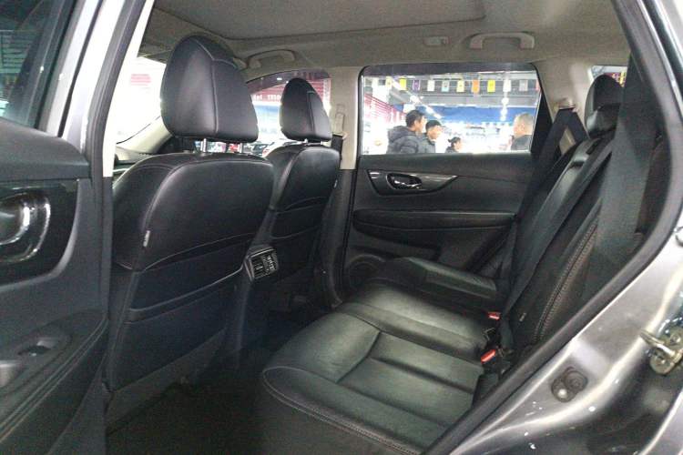 Used Nissan X-Trail 2015 2.5L CVT Leading MAX Edition 4WD
