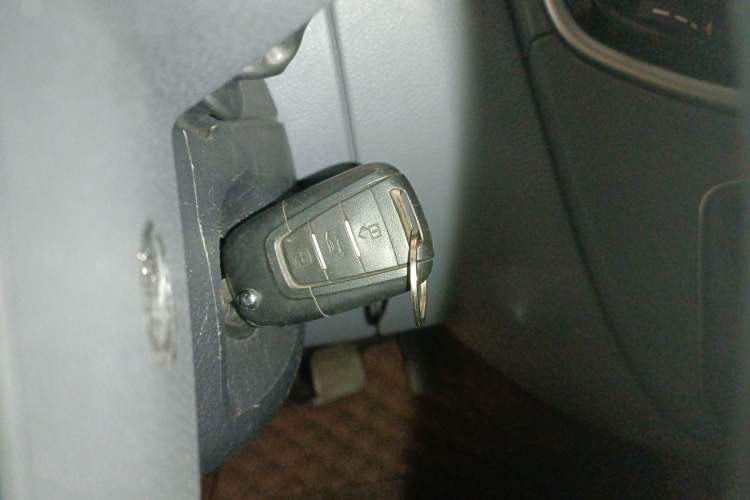 Used SAIC MAXUS Xintu V80 2021 2.0T Manual Classic Aoyuntong Short Wheelbase Ultra-Low Roof 7/8/9-Seater
