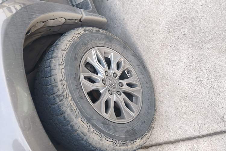 Used JMC Yusheng S350 2013 2.4T Manual Two-Wheel Drive Diesel Luxury 7-Seater
