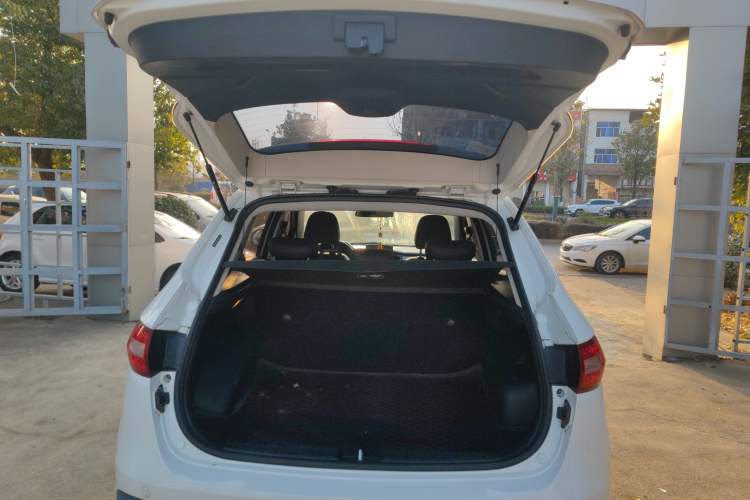 Used FAW Senya R7 2016 1.6L Manual Smart Version
