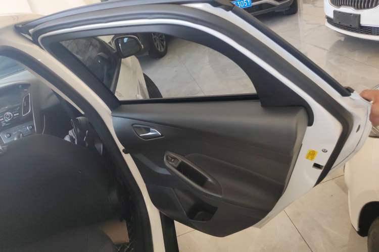 Used Ford Focus 2017 Hatchback 1.6L Automatic Comfort Plus SmartDrive Edition
