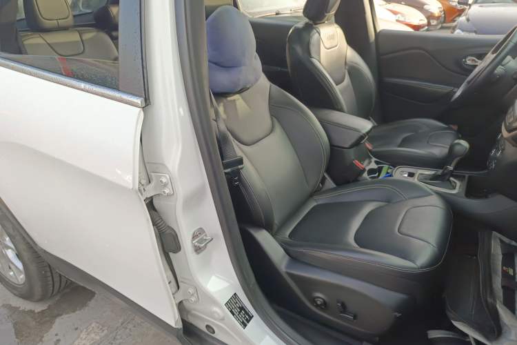 Used  Cherokee 2017 2.0L Superior Edition