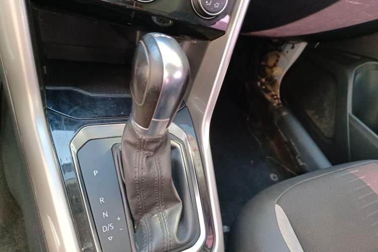 Used Volkswagen T-ROC 2018 280TSI DSG Two-Wheel Drive Advanced Version China V Emission Standard
