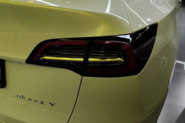 Used Tesla Model Y 2021 Standard Range Rear-Wheel Drive Version
