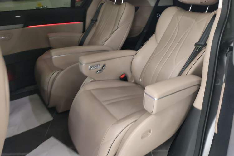 Used XPeng X9 2024 702 Ultra-Long Range Max
