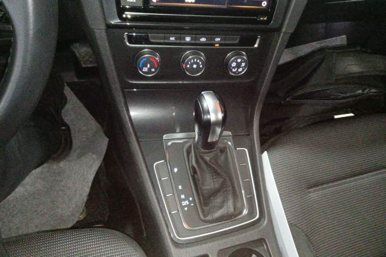 Used Volkswagen Golf 2019 1.6L Automatic Comfort Model China V Standard
