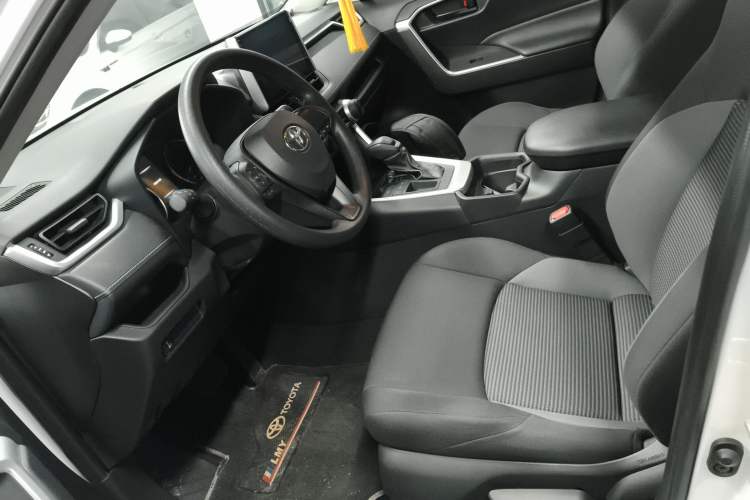 Used Toyota Wildlander 2022 Updated Version 2.0L CVT Two-Wheel Drive Leading Edition
