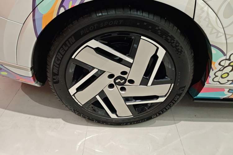 Used ONVO Luxeed L90 2025 Model—Ultra Six-Seater Version
