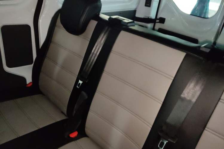 Used Ford Transit 2023 2.0T Diesel Manual Multifunction Commercial Vehicle Short Wheelbase Low Roof 5/6 Seats
