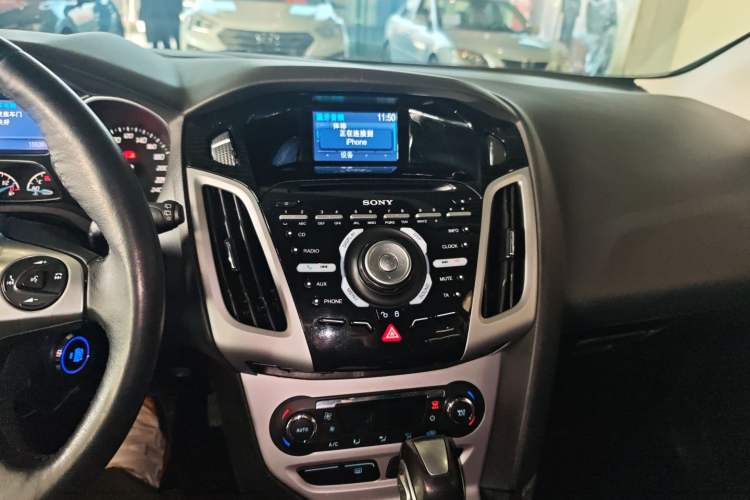 Used Ford Focus 2012 Hatchback 2.0L Automatic Luxury Sport Model