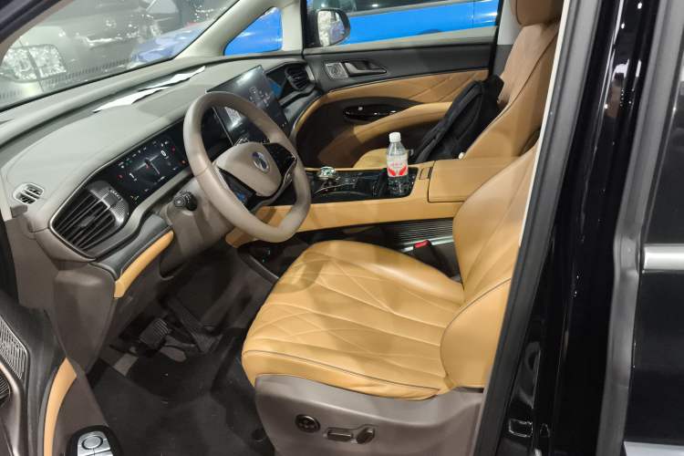 Used Denza D9 2022 DM-i 970 Four-Wheel Drive Prestige Model
