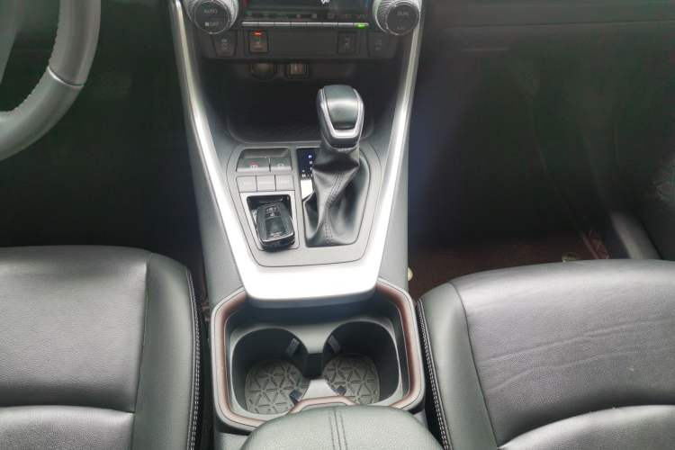 Used Toyota RAV4 2022 2.0L CVT Two-Wheel Drive Fashion Plus Edition