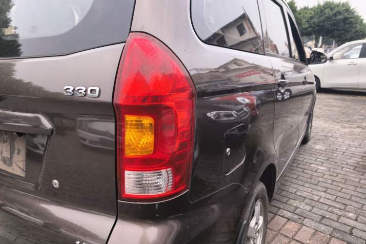 Used Dongfeng Fengon 330 2014 1.5L Manual Standard Edition DK15-02
