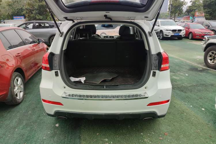 Used Haval H2 2018 Red-Label 1.5T Dual-Clutch Two-Wheel-Drive Luxury Model
