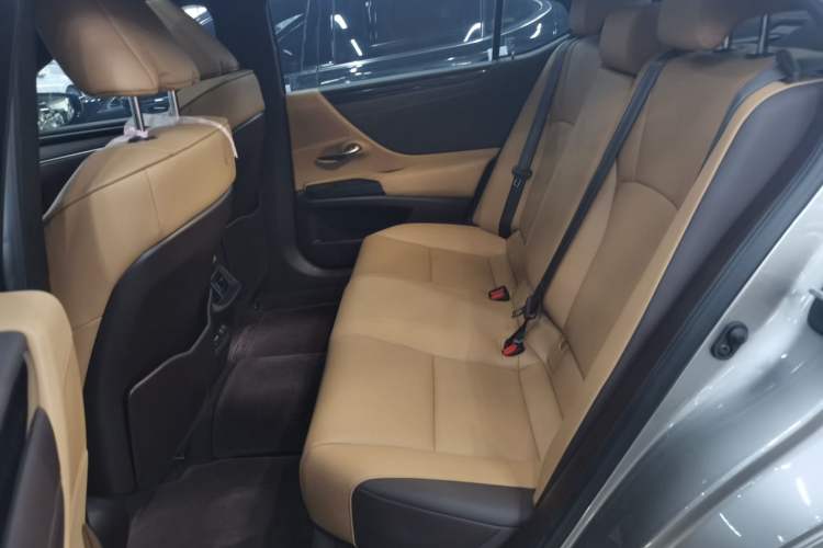 Used Lexus ES 2020 200 Excellence Edition
