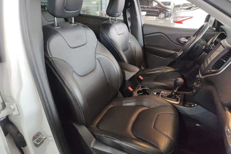 Used  Cherokee 2017 2.0L Superior Edition
