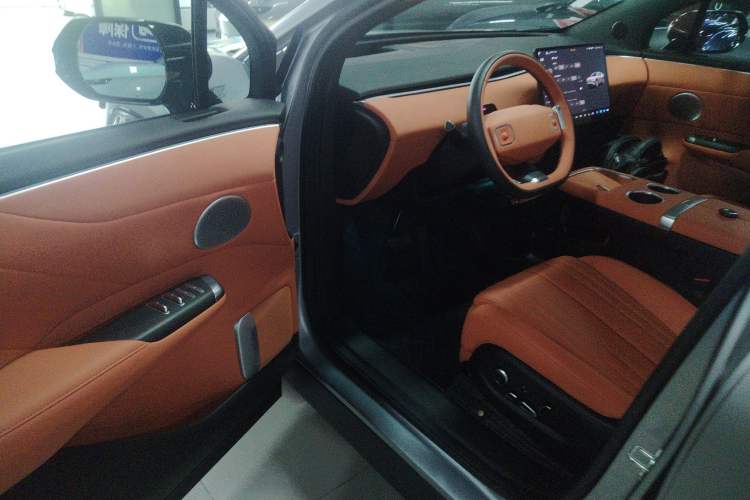 Used  E07 2025 All-Electric 4x4 with 90 kWh Max Intelligent Driving Version
