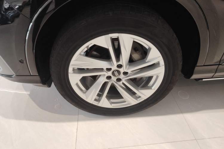 Used Audi Q7 2021 45 TFSI quattro S line Sport model
