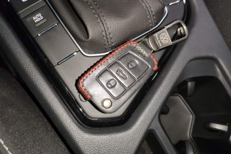 Used Volkswagen Tiguan L 2024 Outstanding Model 330TSI Automatic Two-Wheel Drive R-Line Dragon Glory Edition
