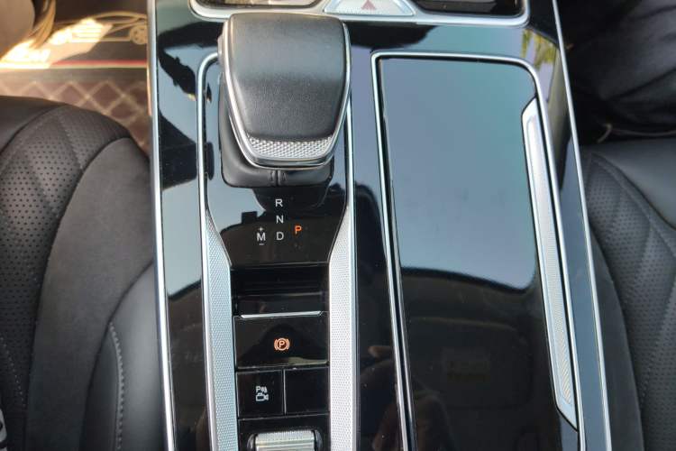 Used Hongqi HS5 2023 2.0T Four-Wheel Drive Flagship Pro Edition
