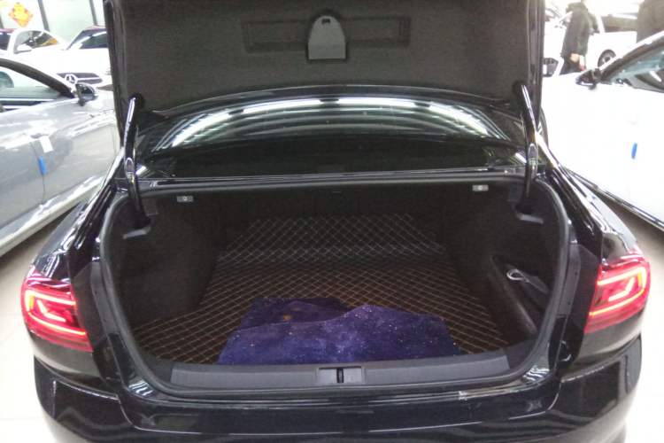 Used Volkswagen Magotan 2025 Zhongxiang Version 330TSI DSG Luxury Edition
