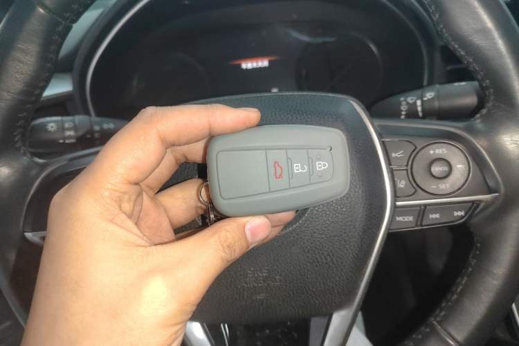 Used Toyota Avalon 2019 Dual-Engine 2.5L Luxury Edition China VI Standard
