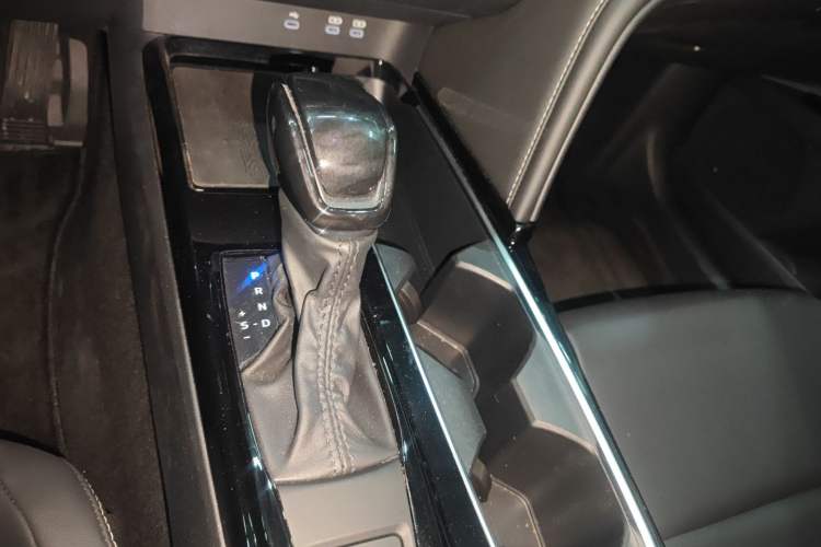 Used Toyota Camry 2024 Dual-Motor 2.0 HE Elite Edition
