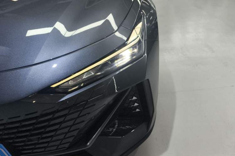 Used Changan UNI-V 2023 1.5T Prestige Model
