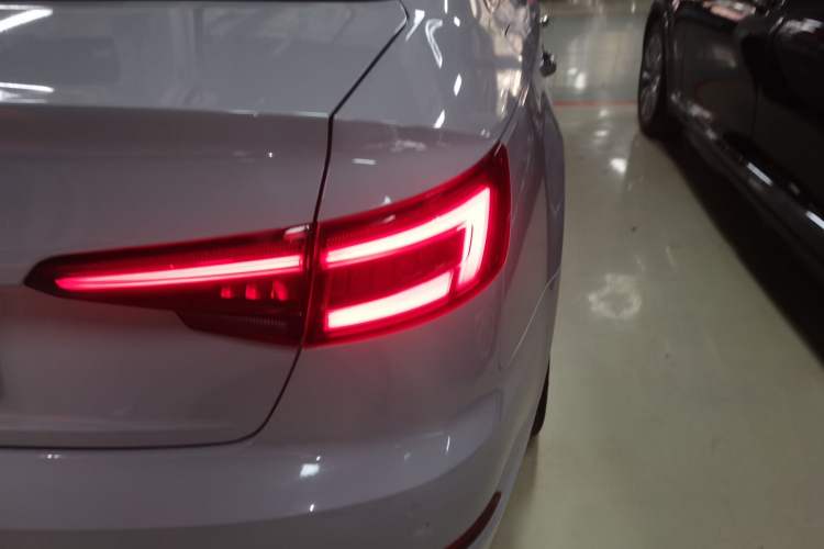 Used Audi A4L 2019 40 TFSI Fashion Edition China VI Emission Standard
