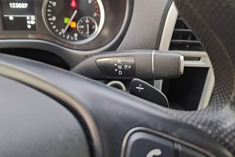 Used Mercedes-Benz Vito 2018 2.0T Elite Version 7 Seats China VI Emission Standard