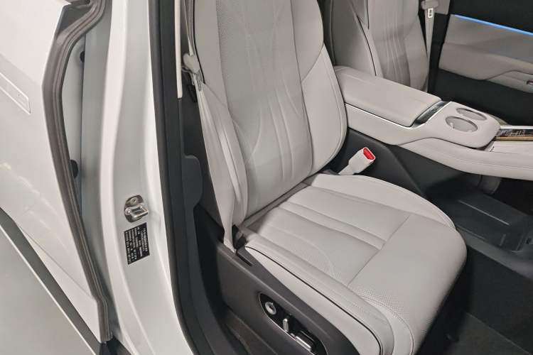 Used XPeng X9 2025 650 Long-Range Max
