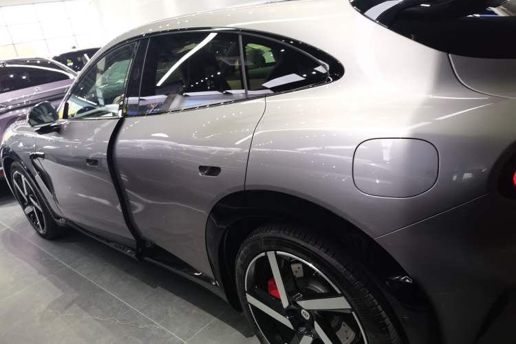 Used  YU7 2025 Ultra-Long Range High-Performance All-Wheel-Drive Max Edition